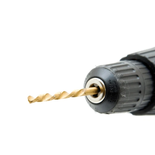 How to select the right cutting tools for milling and drilling?